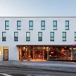 Hotel Moxy Outletcity 4*