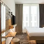 Hotel Moxy Outletcity 4*