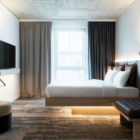 Moxy Outletcity 4*