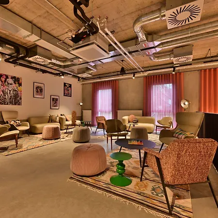 Hotel Moxy Outletcity