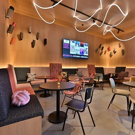 Hotel Moxy Outletcity 4*