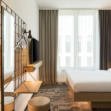 Hotel Moxy Outletcity 4*
