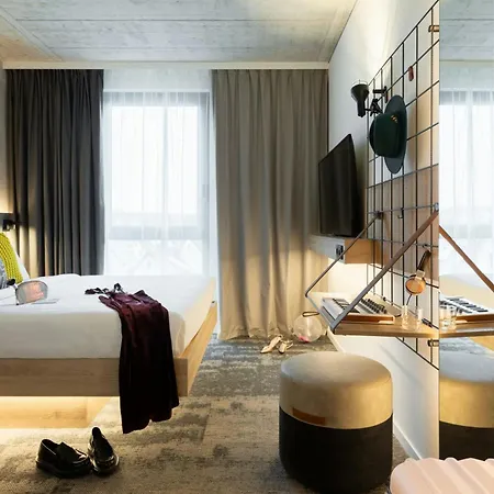 Hotel Moxy Outletcity 4*