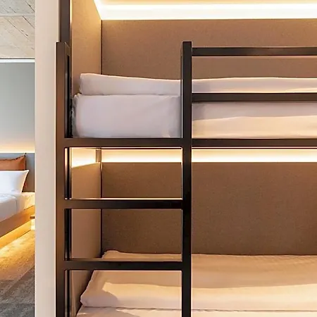 Moxy Outletcity 4*