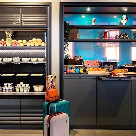 Hotel Moxy Outletcity 4*