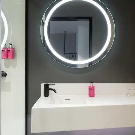 Moxy Outletcity 4*